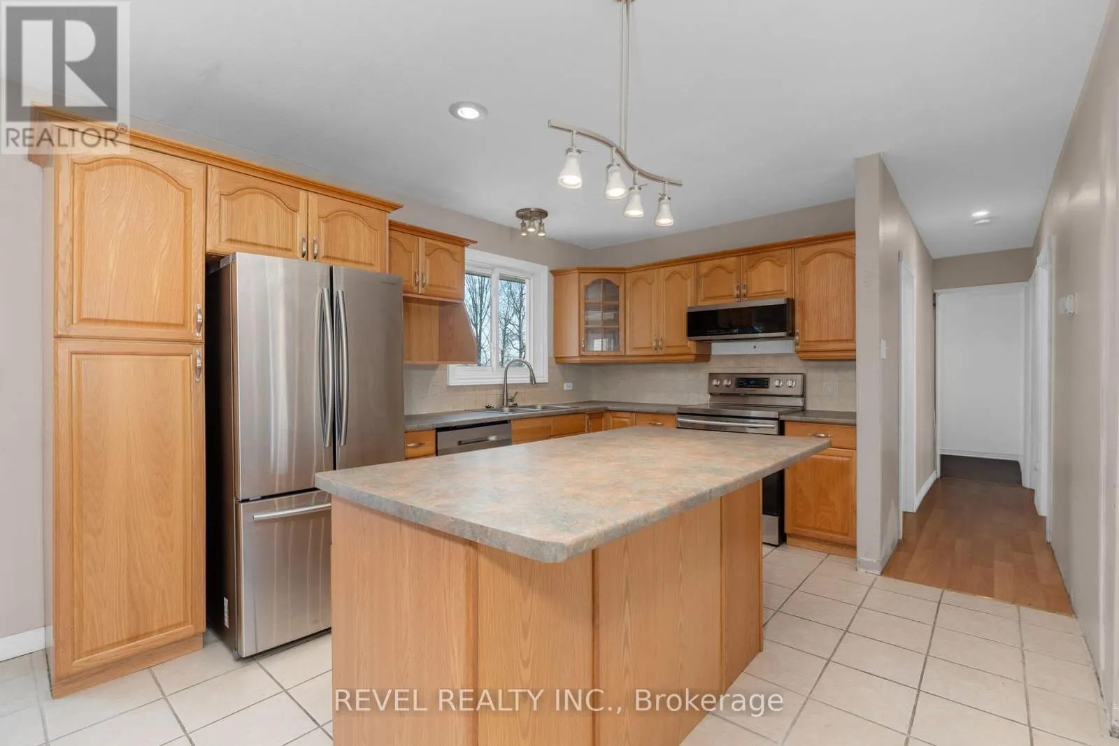 23 GREENGABLES DRIVE