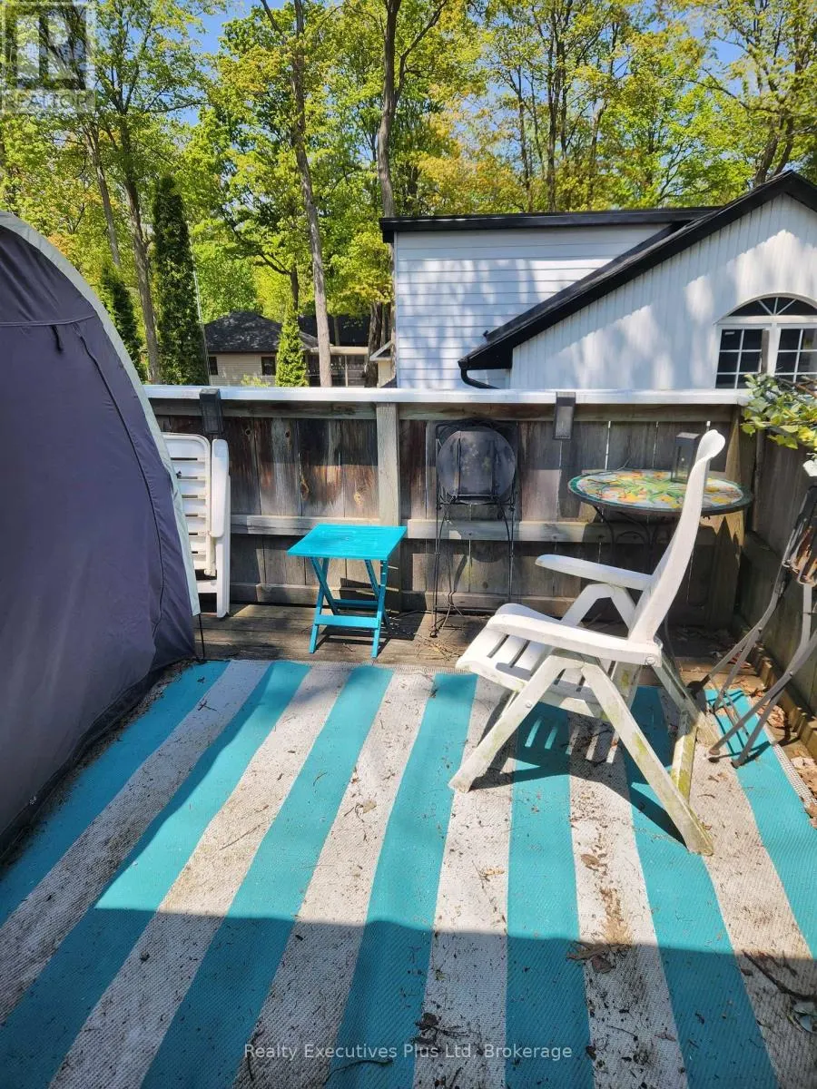 48 TINY BEACHES ROAD N