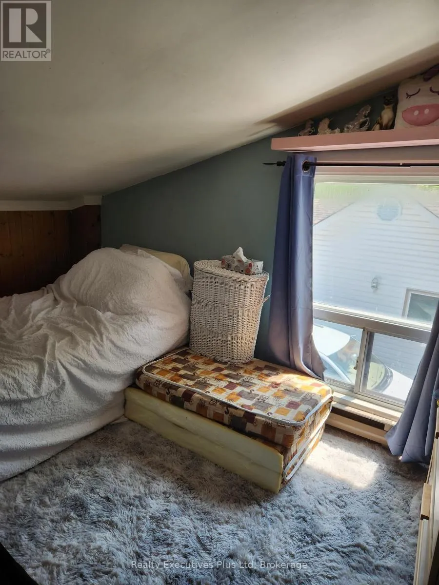 48 TINY BEACHES ROAD N