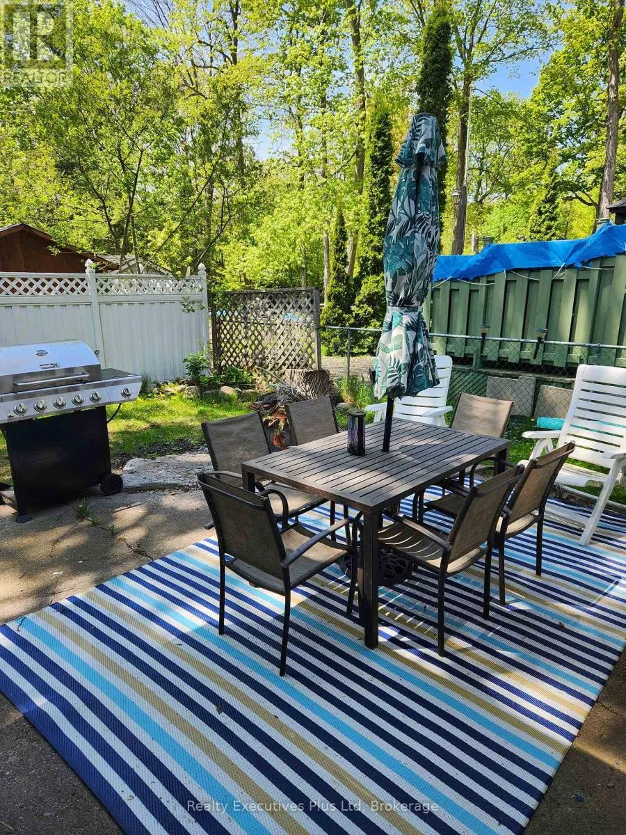 48 TINY BEACHES ROAD N
