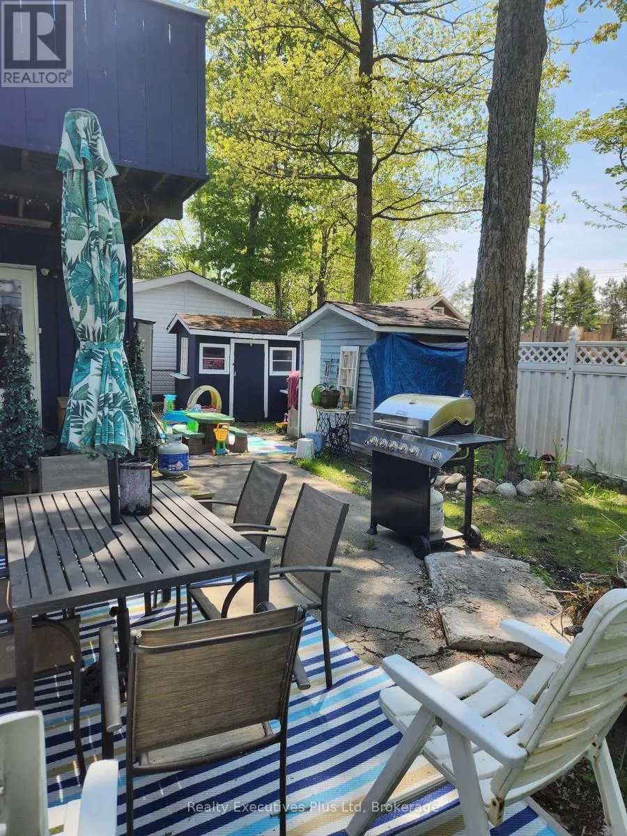 48 TINY BEACHES ROAD N