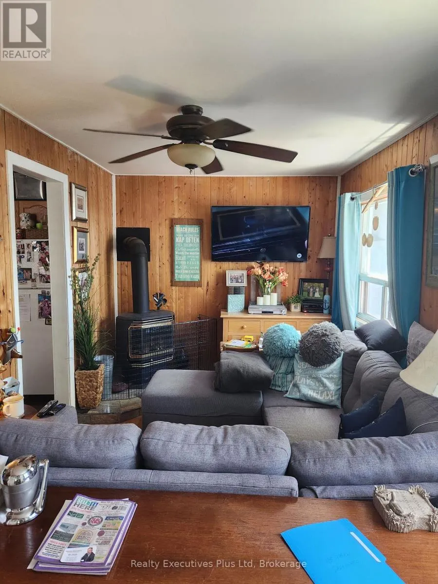 48 TINY BEACHES ROAD N