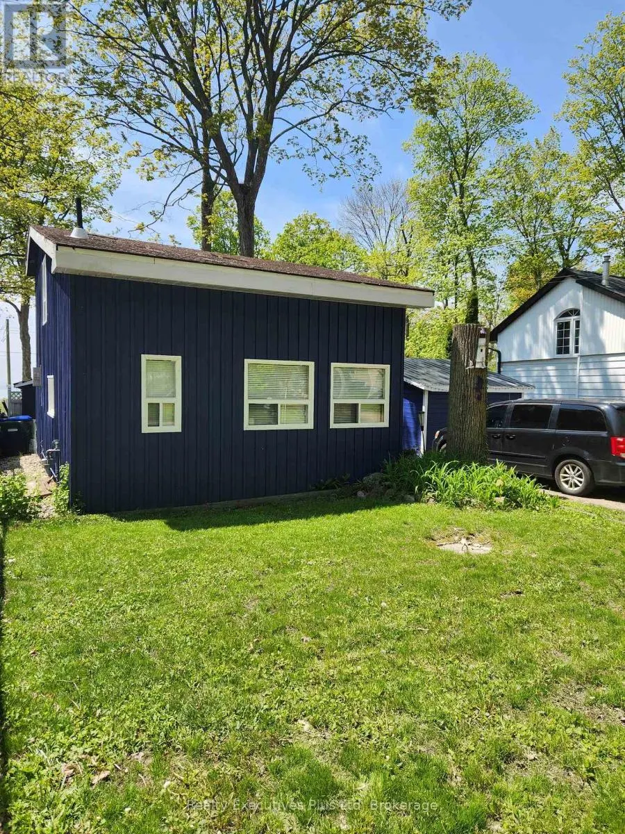 48 TINY BEACHES ROAD N
