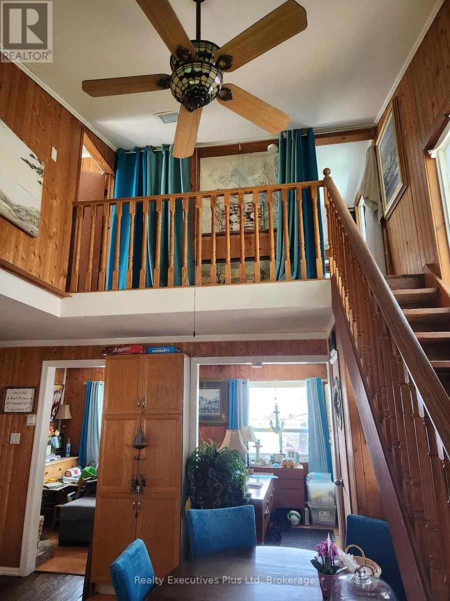 48 TINY BEACHES ROAD N