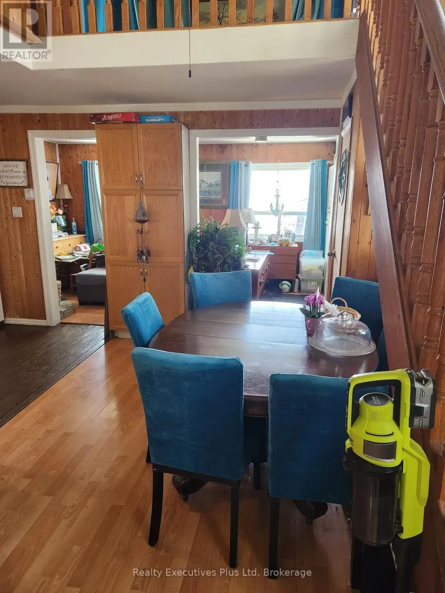 48 TINY BEACHES ROAD N