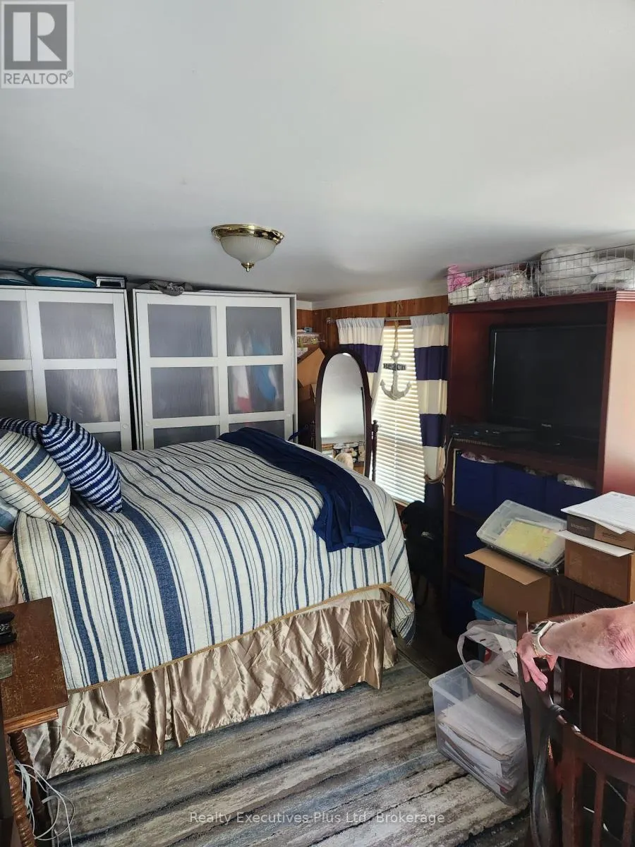 48 TINY BEACHES ROAD N
