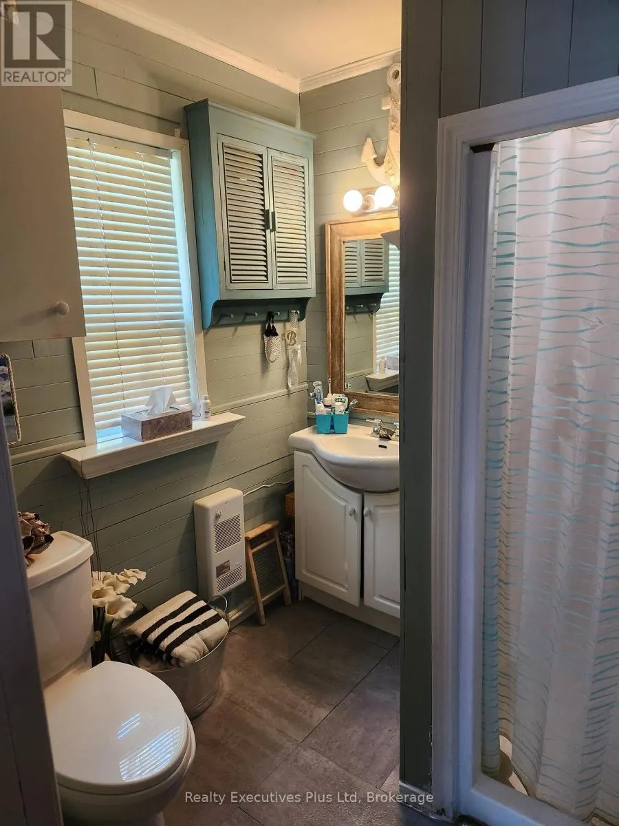48 TINY BEACHES ROAD N
