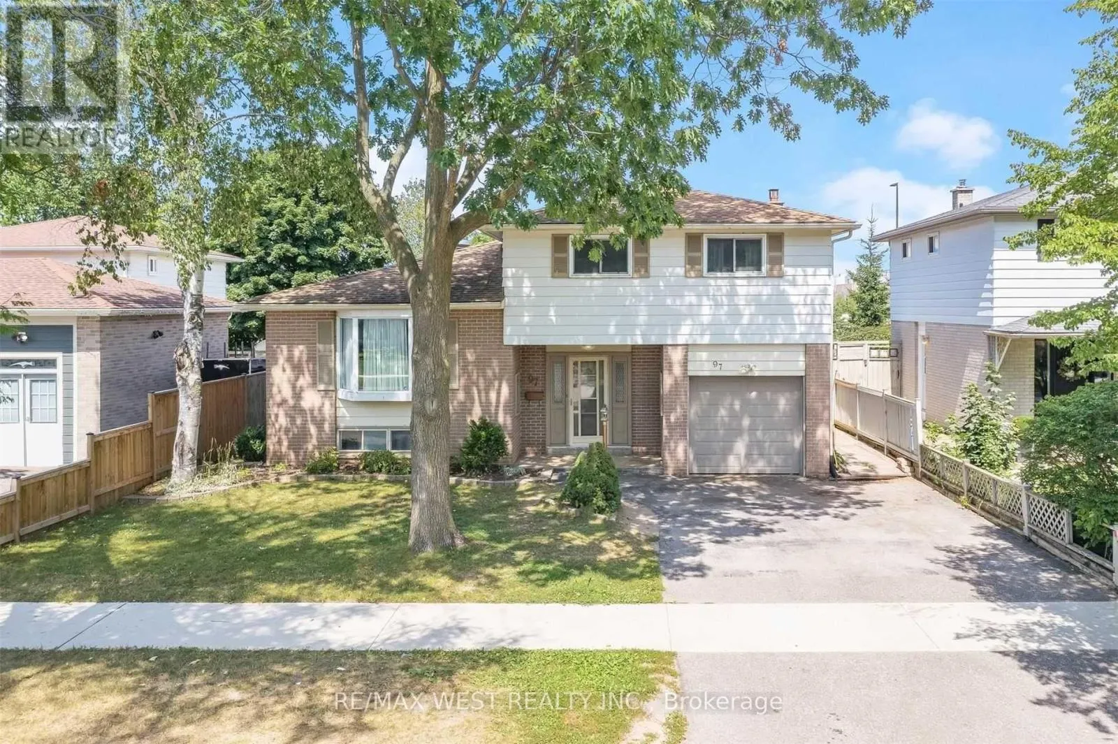 97 COLLEGE CRESCENT