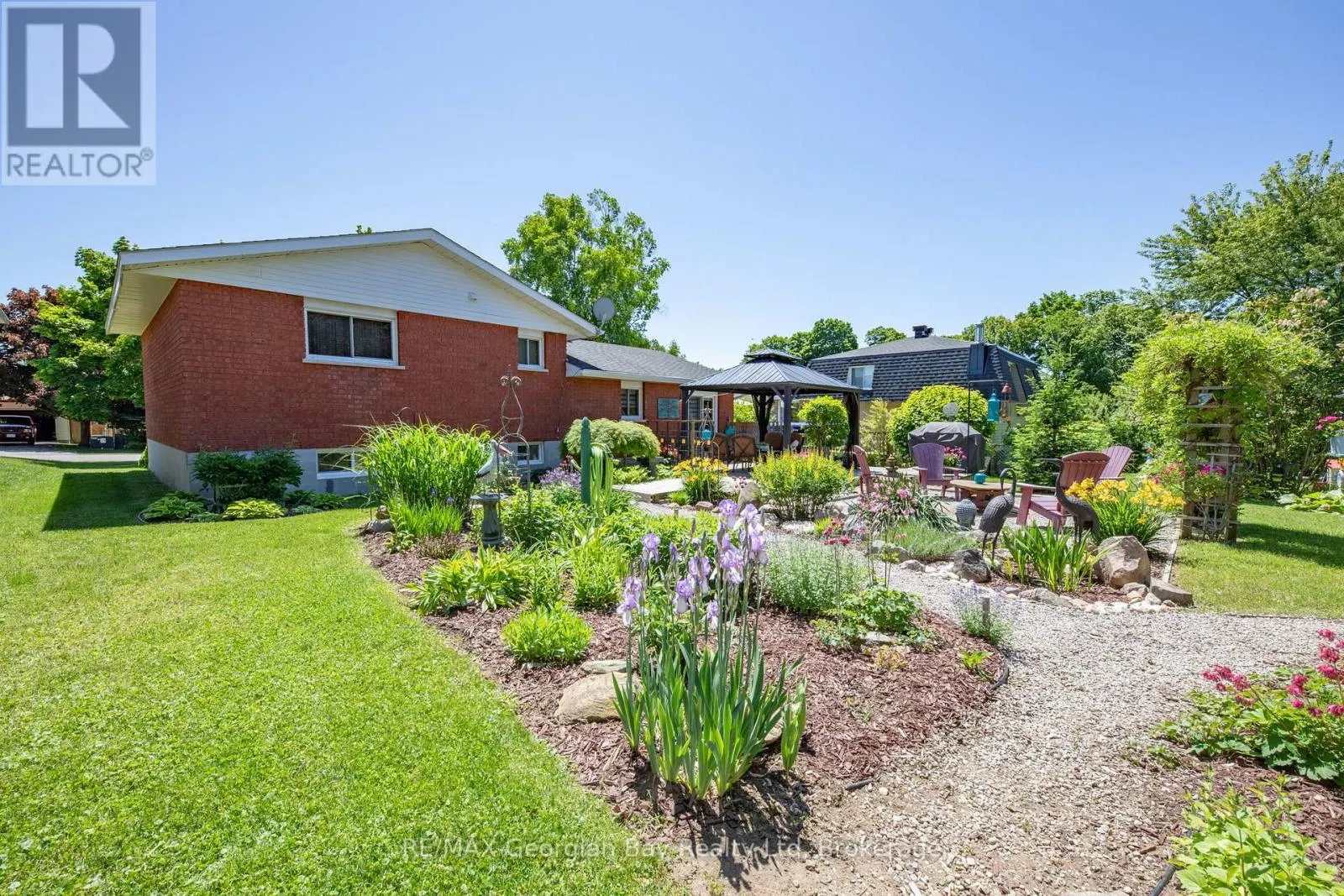 32 BONAVENTURE PLACE