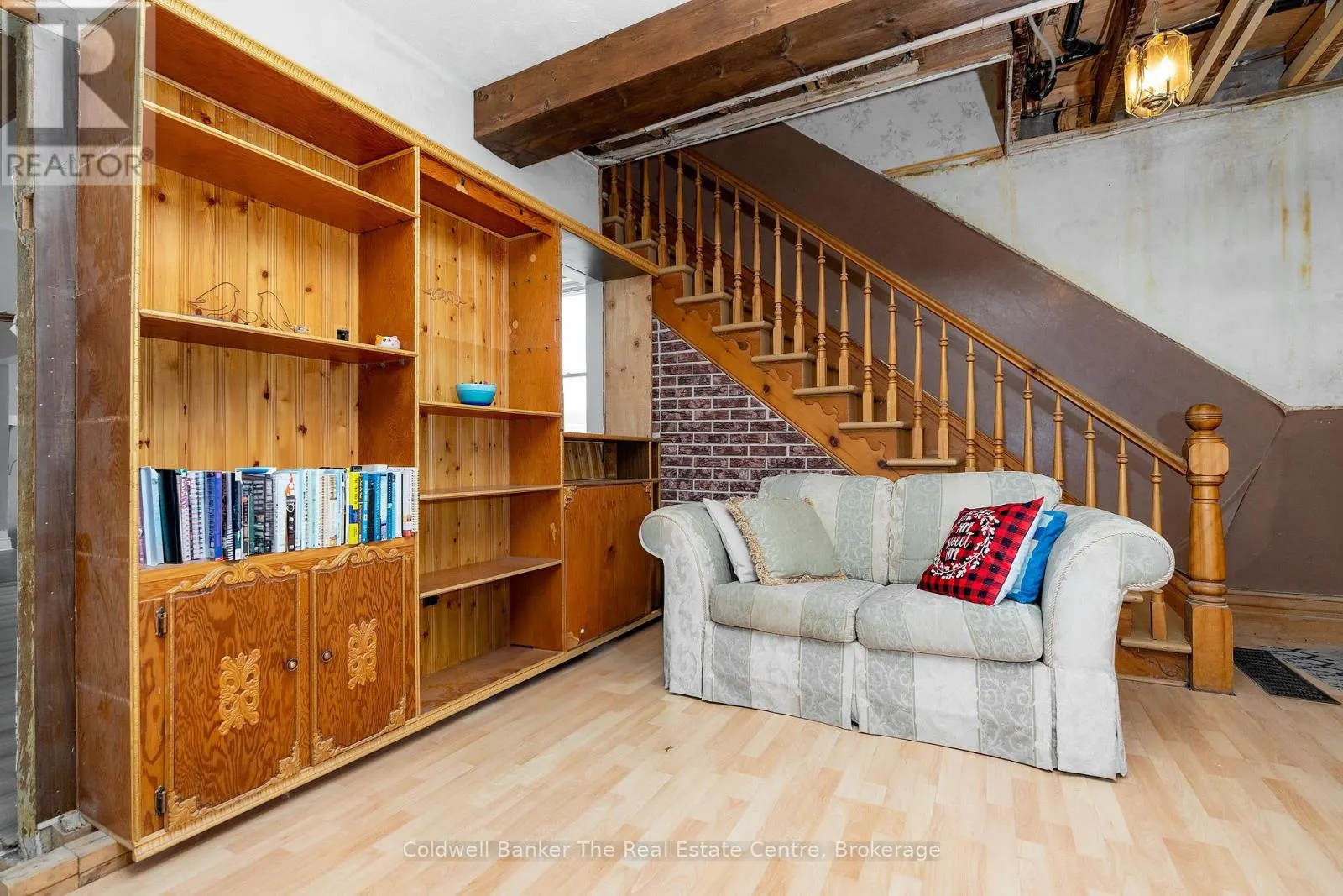 24 ELIZABETH STREET W
