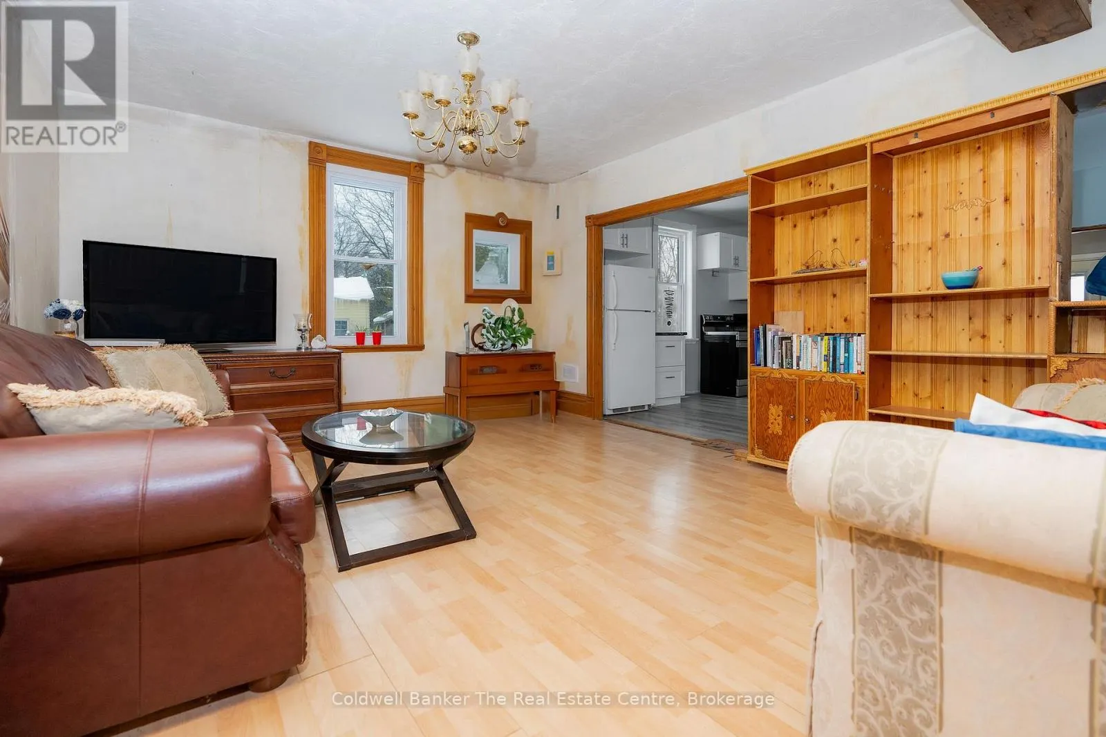 24 ELIZABETH STREET W