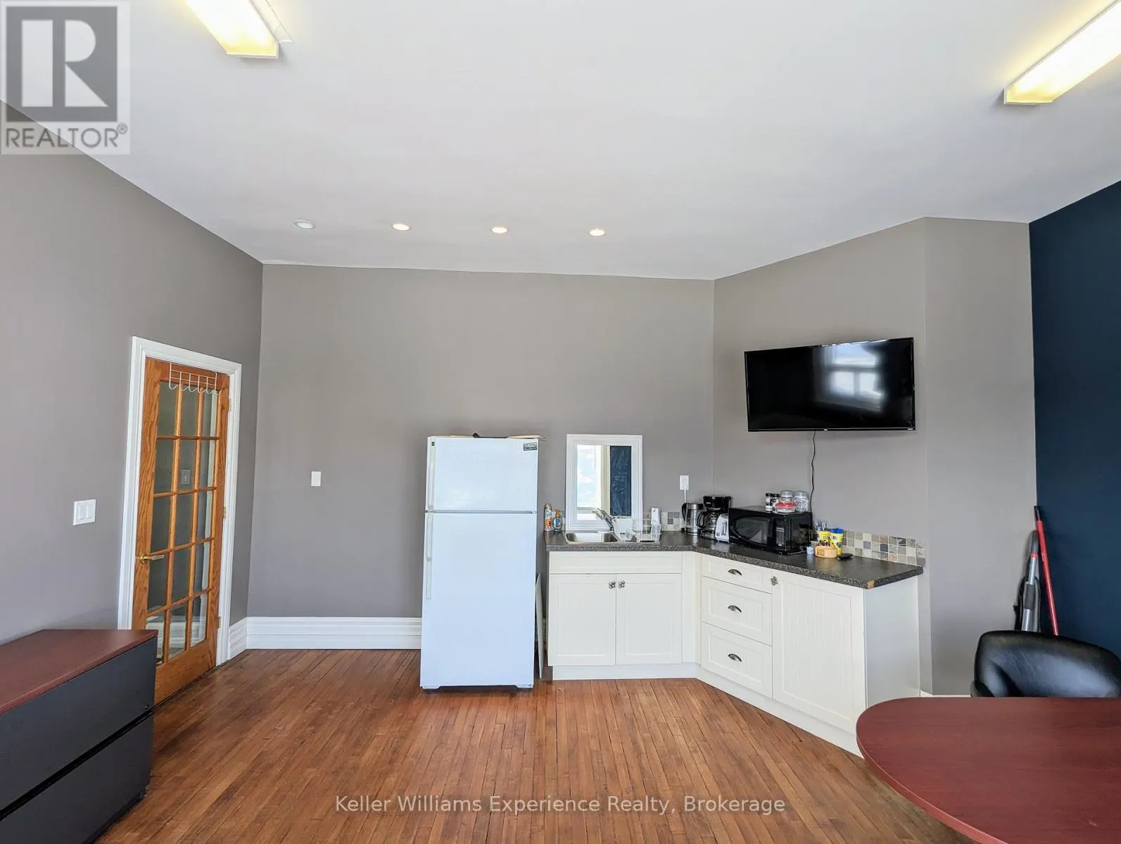 5 - 212 KING STREET, #5