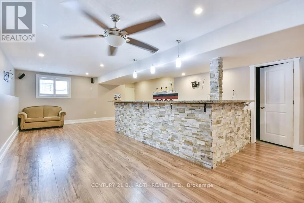 27 HOUBEN CRESCENT
