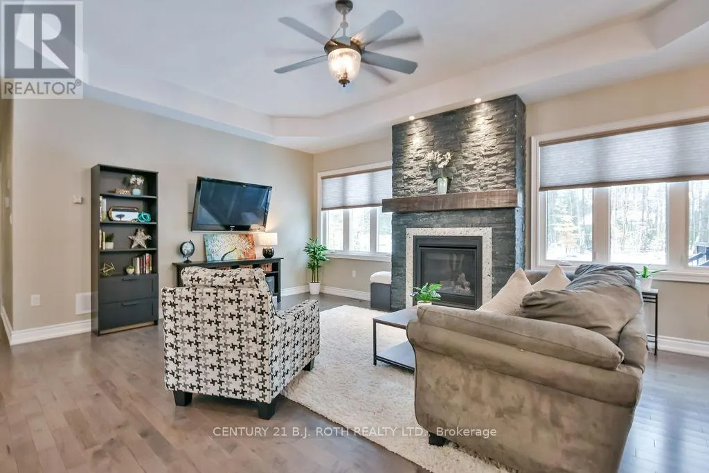 27 HOUBEN CRESCENT