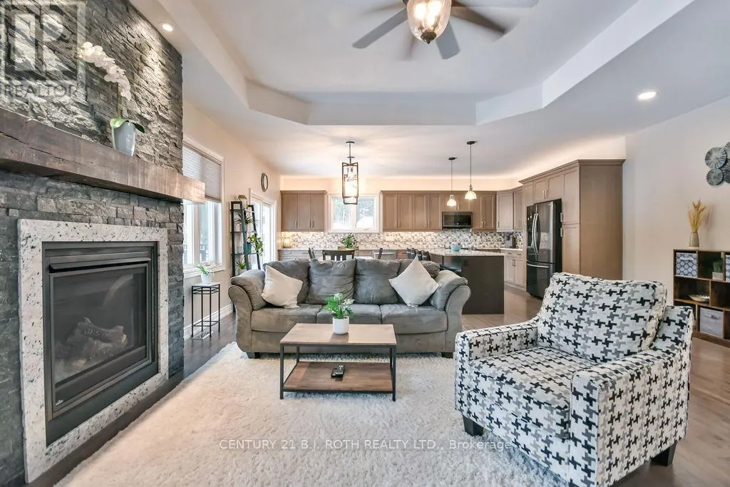 27 HOUBEN CRESCENT