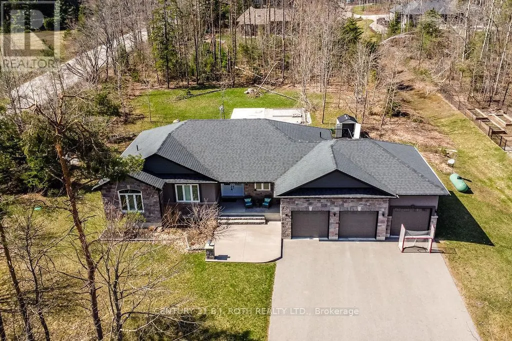 27 HOUBEN CRESCENT