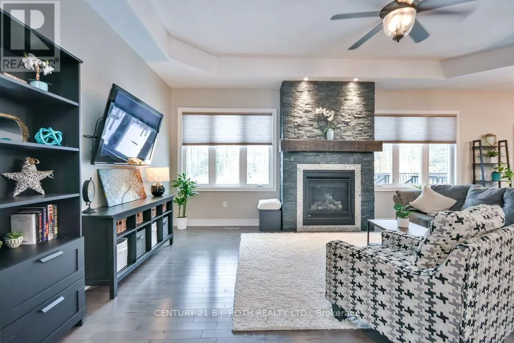 27 HOUBEN CRESCENT