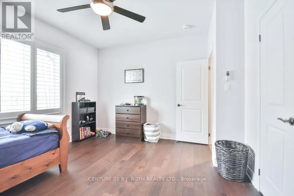 27 HOUBEN CRESCENT