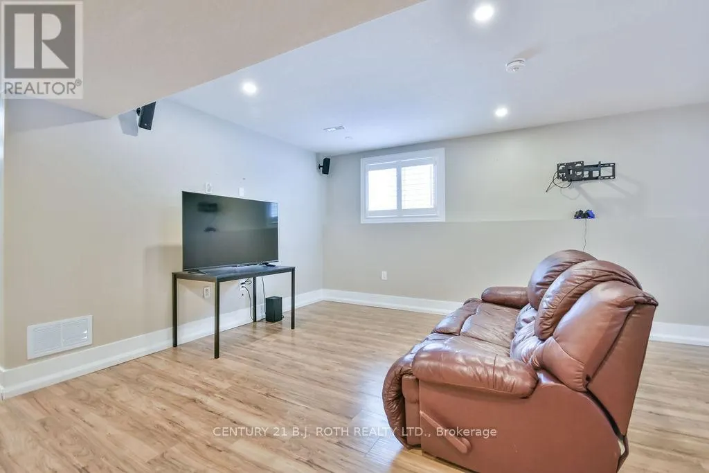 27 HOUBEN CRESCENT