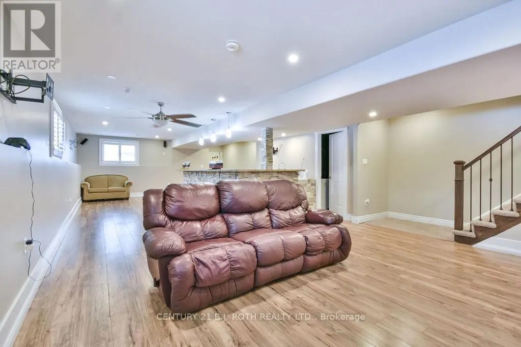 27 HOUBEN CRESCENT
