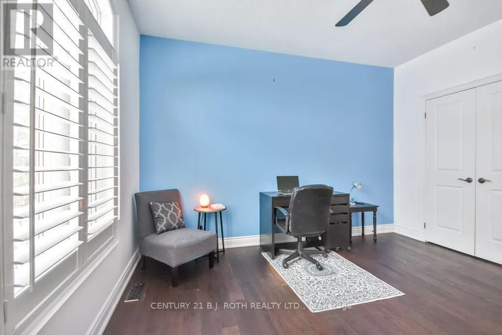 27 HOUBEN CRESCENT