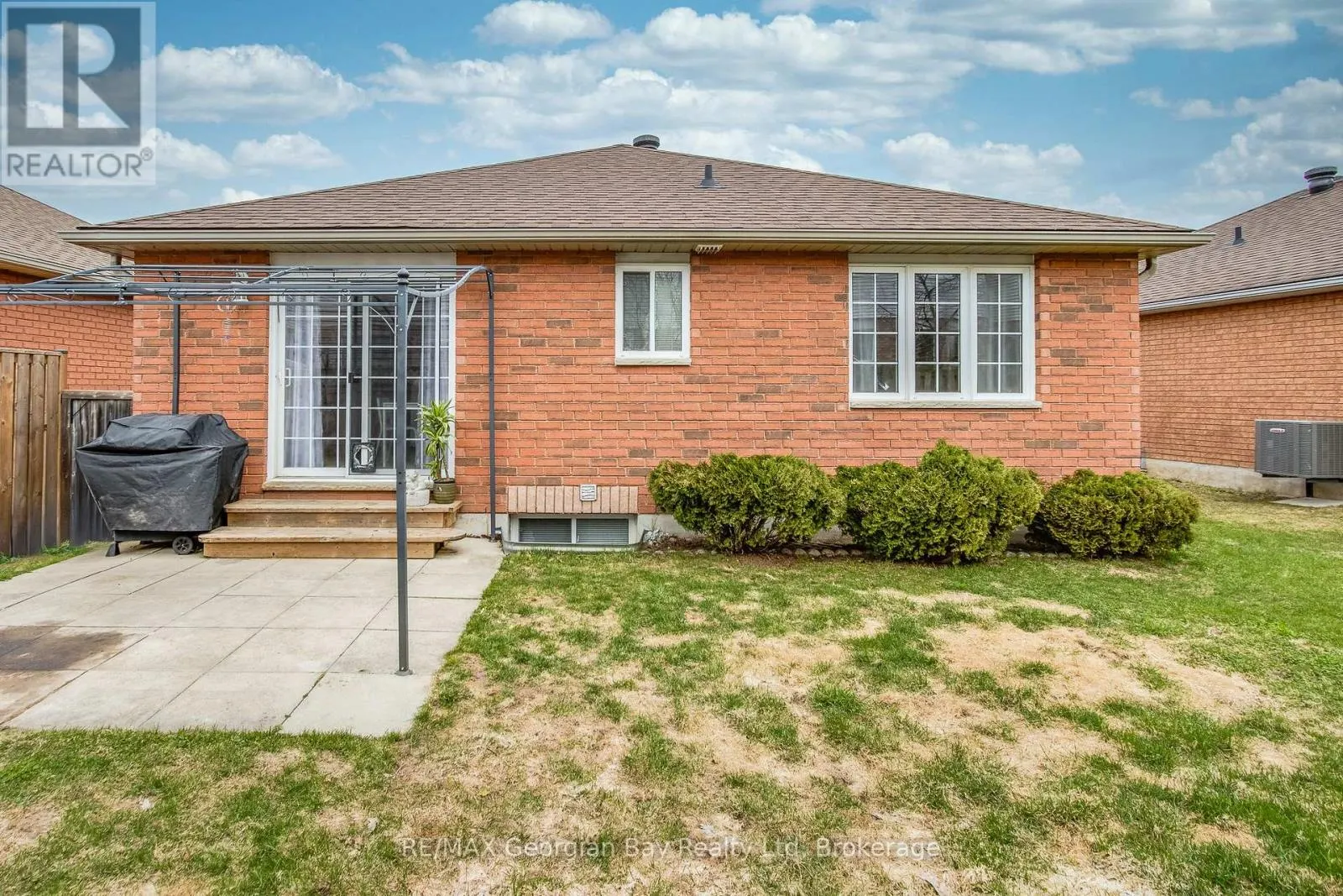 1085 WHITNEY CRESCENT