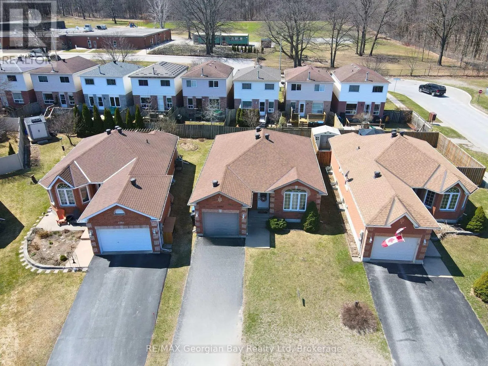 1085 WHITNEY CRESCENT