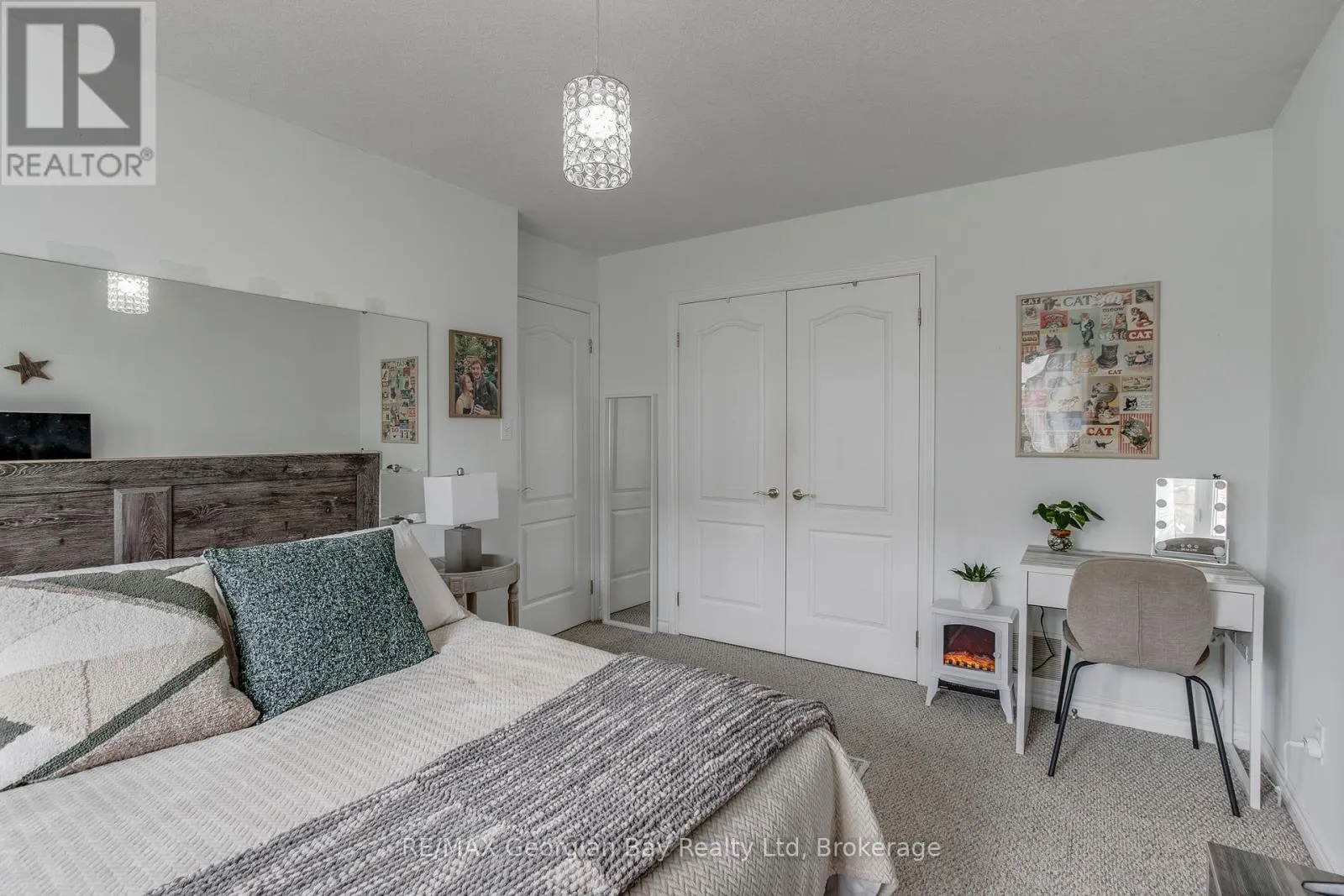 1085 WHITNEY CRESCENT