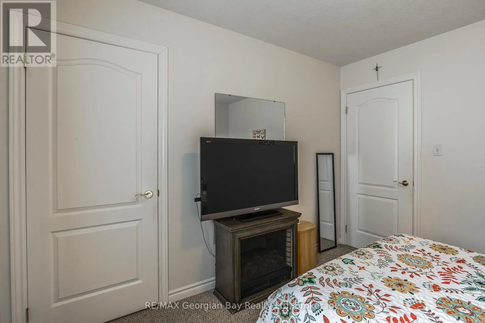 1085 WHITNEY CRESCENT