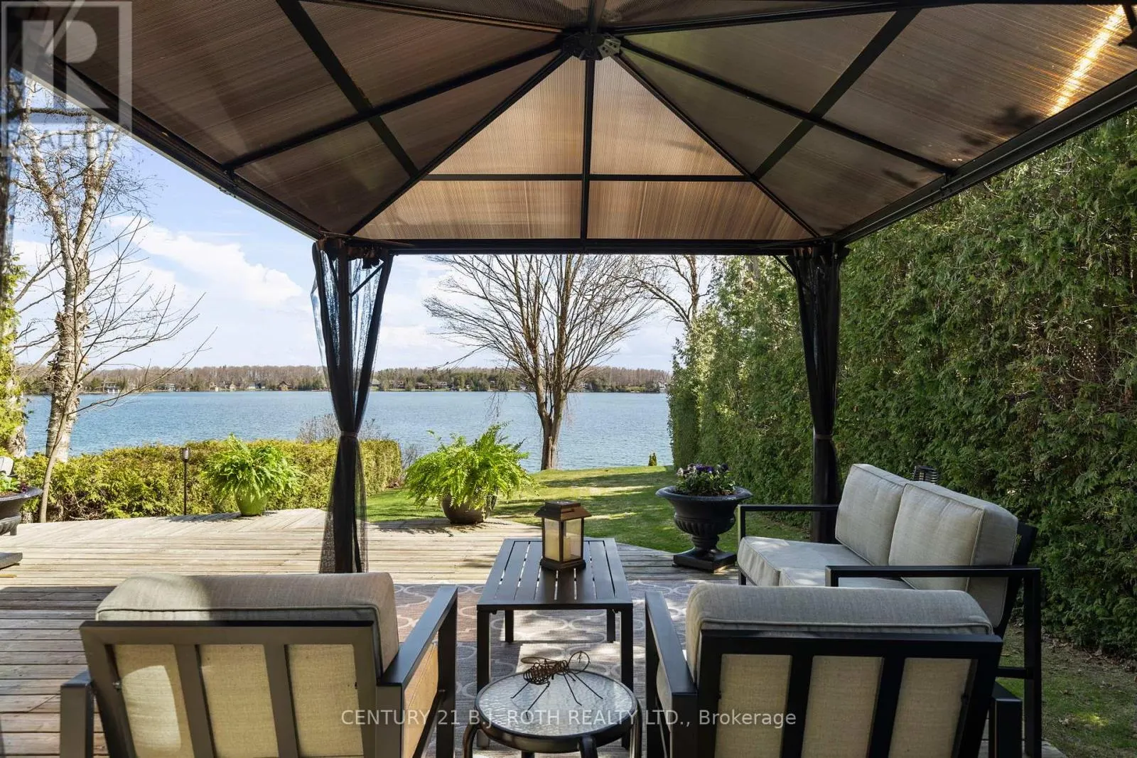 2679 LAKESHORE ROAD E
