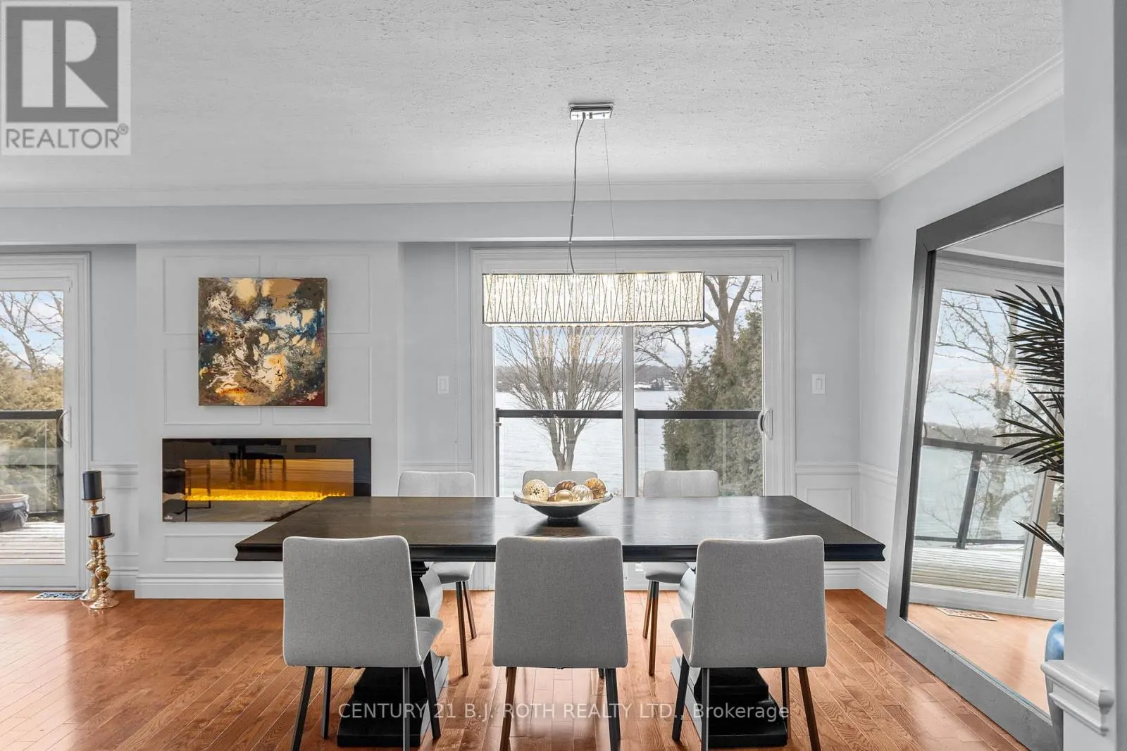 2679 LAKESHORE ROAD E