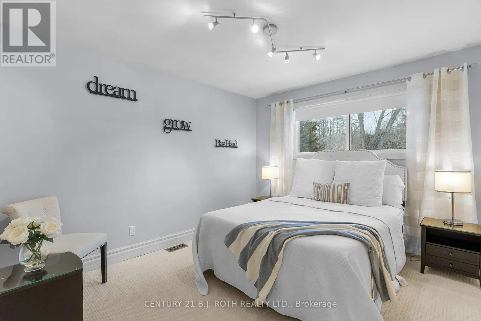 2679 LAKESHORE ROAD E