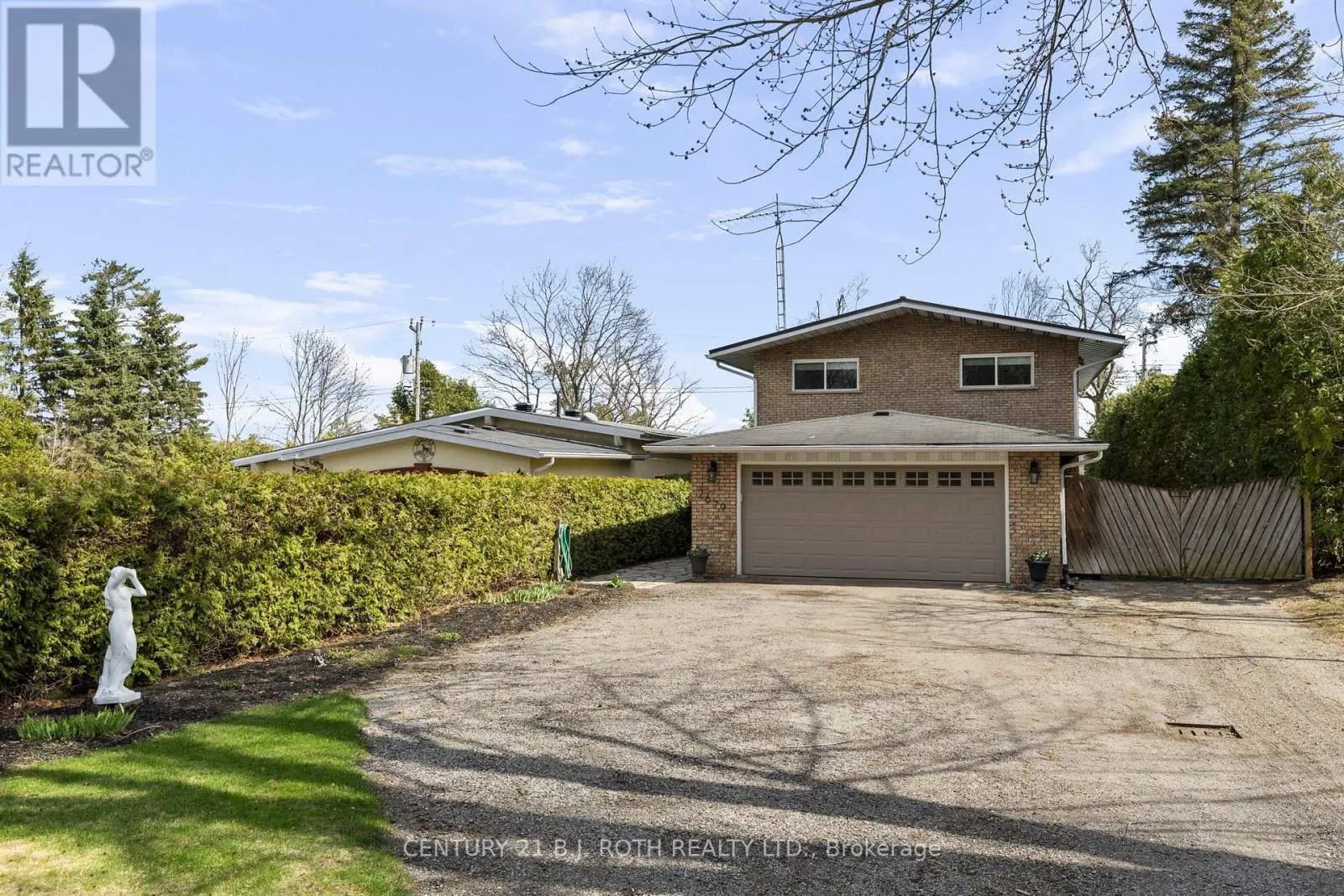 2679 LAKESHORE ROAD E