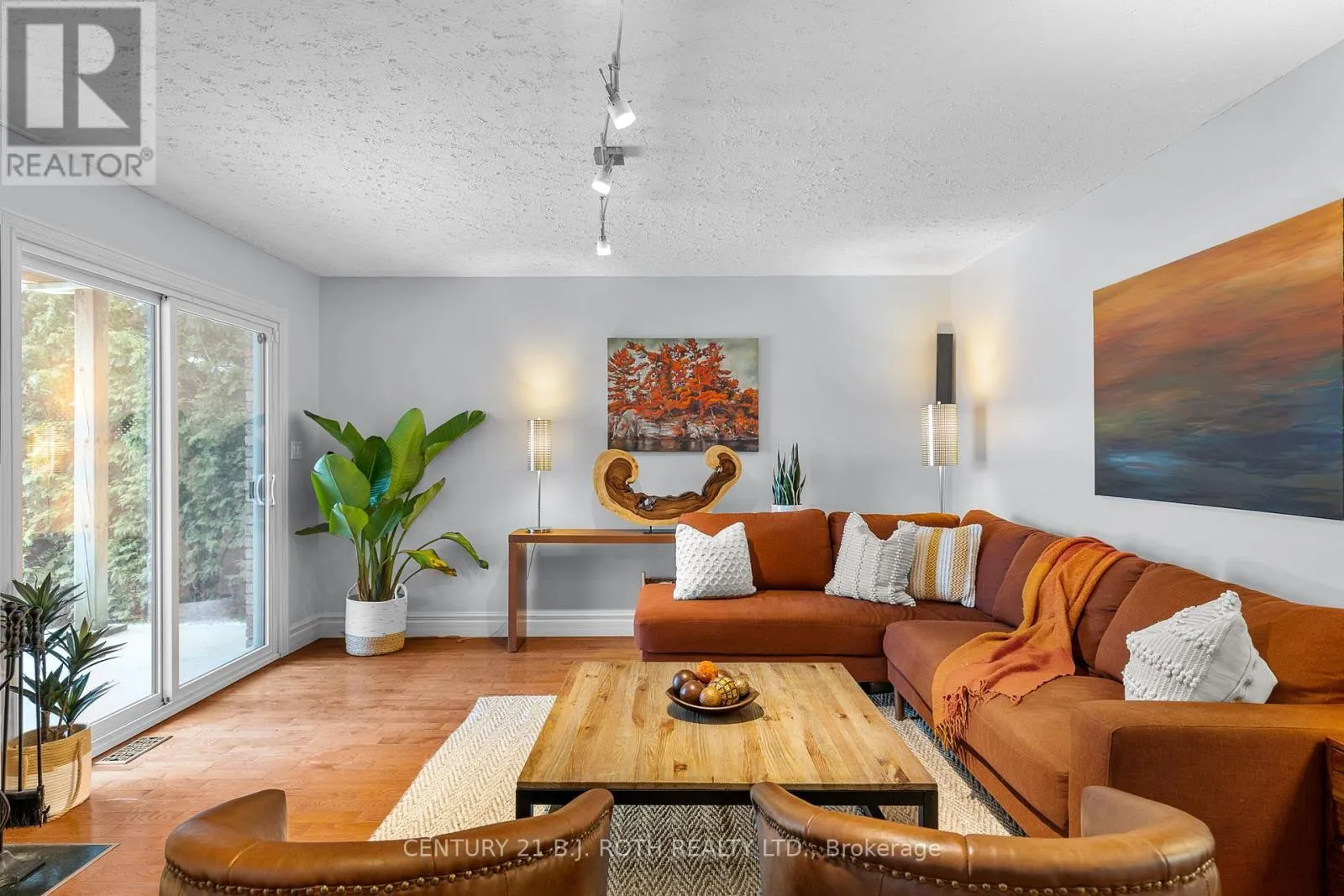 2679 LAKESHORE ROAD E