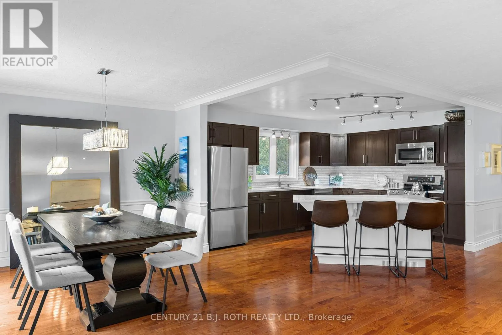 2679 LAKESHORE ROAD E