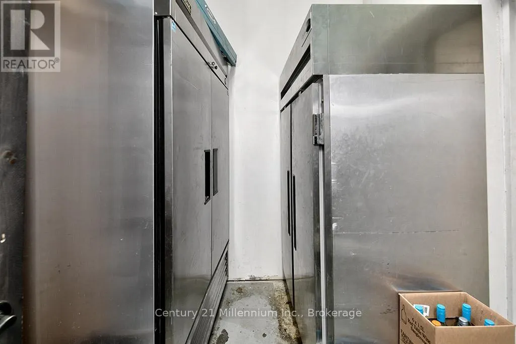 403 & 404 - 10 KEITH AVENUE, #403 & 404