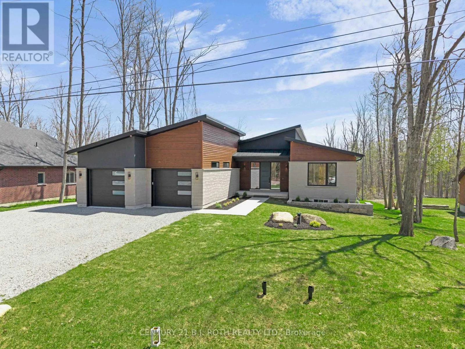 27 POPLAR CRESCENT