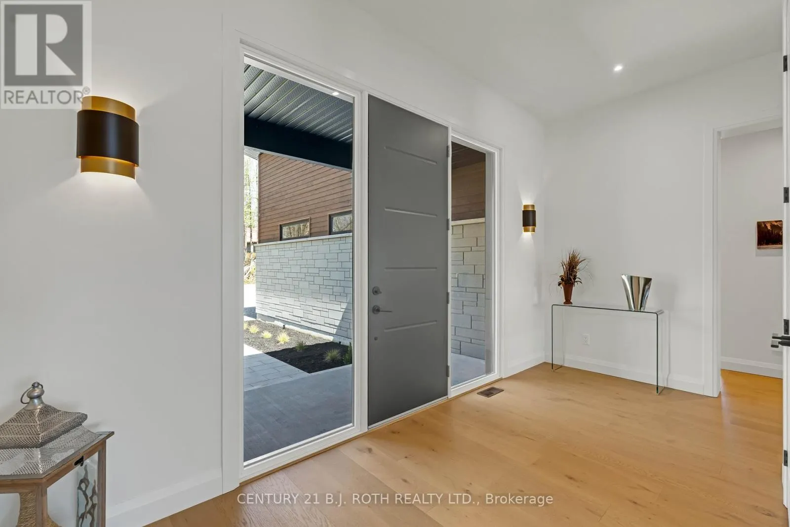 27 POPLAR CRESCENT