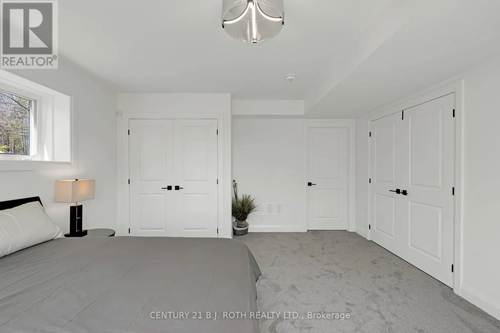 27 POPLAR CRESCENT