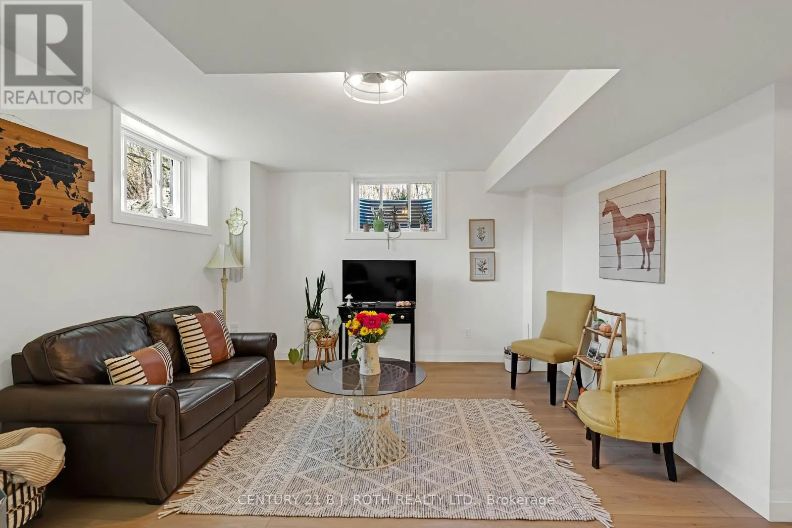 27 POPLAR CRESCENT