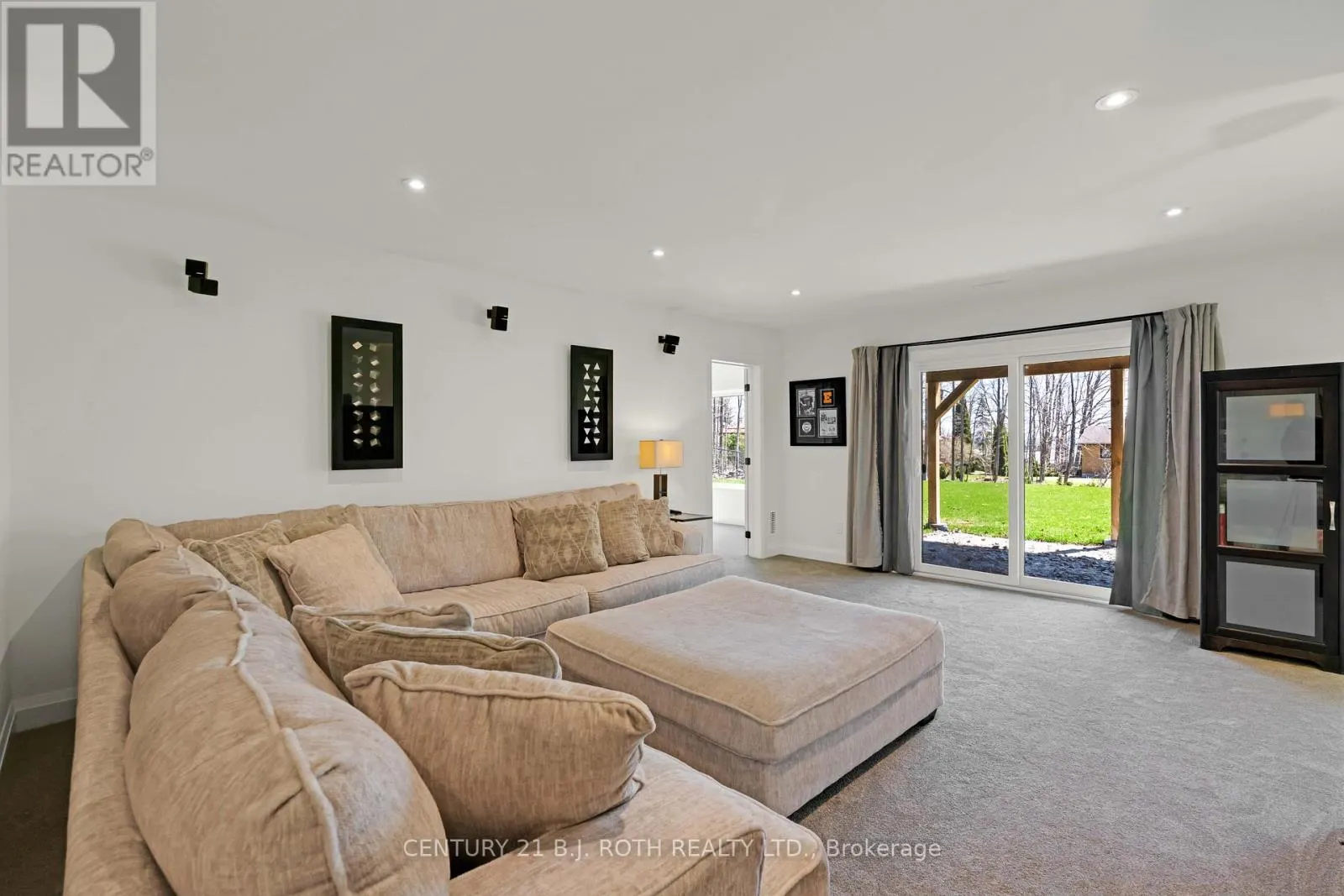 27 POPLAR CRESCENT