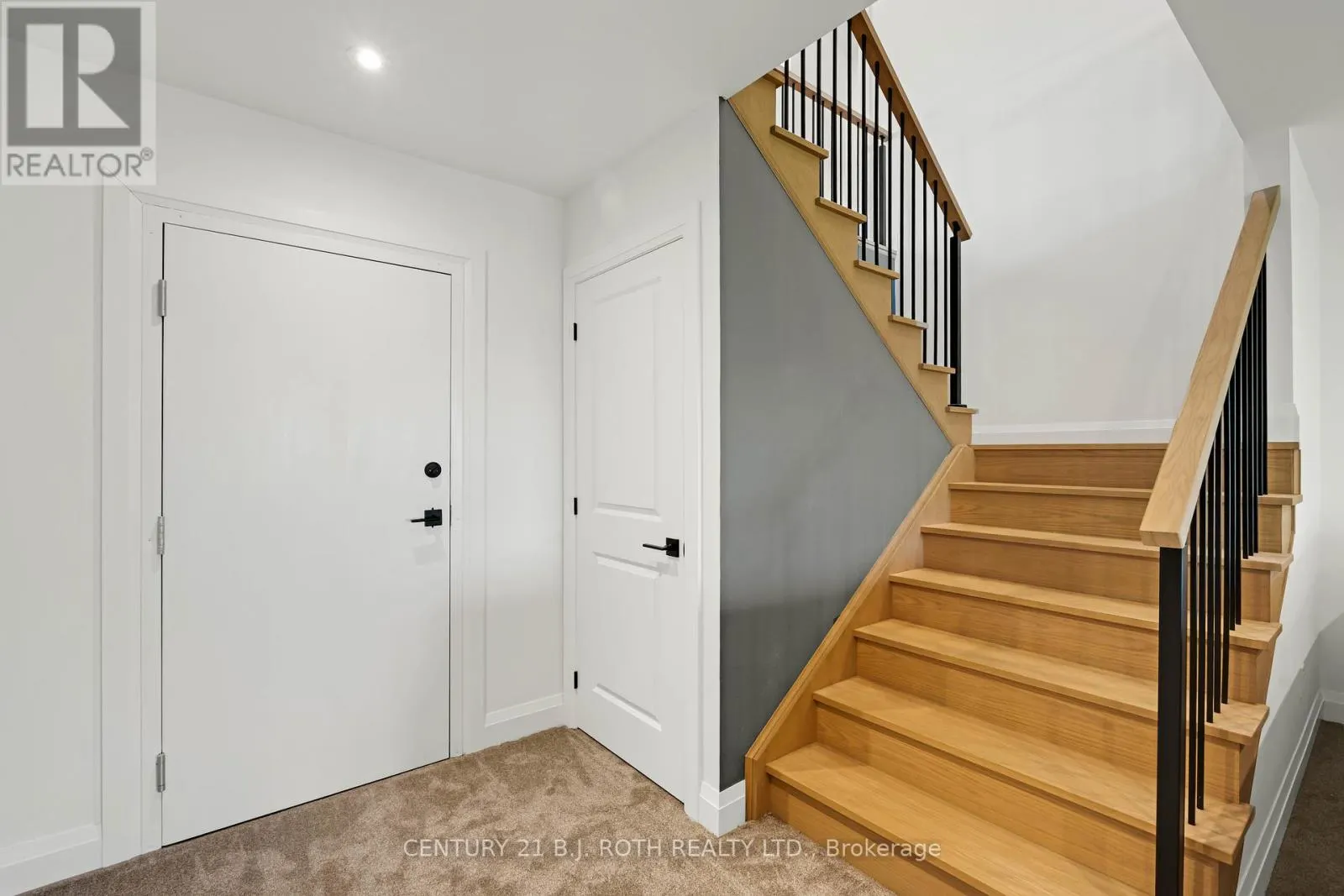27 POPLAR CRESCENT