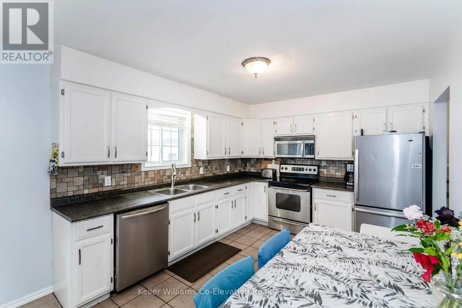 1 BONAVENTURE PLACE