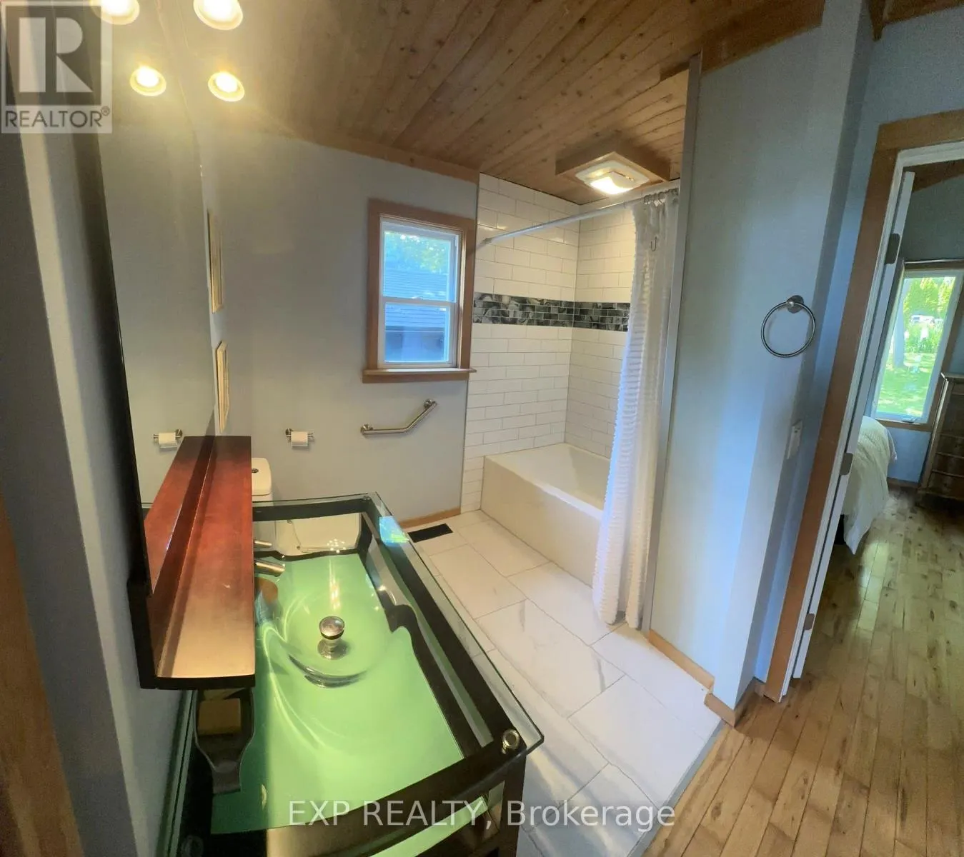 2295 LAKESHORE ROAD E