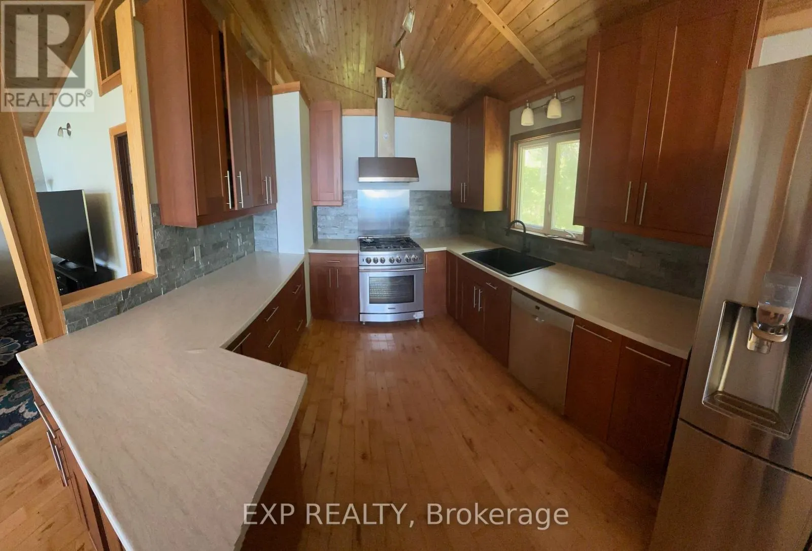 2295 LAKESHORE ROAD E