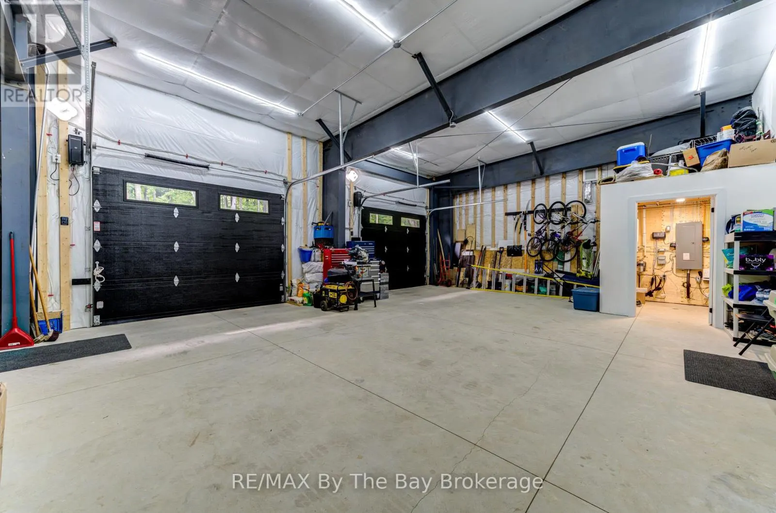 1584 CHAMPLAIN ROAD