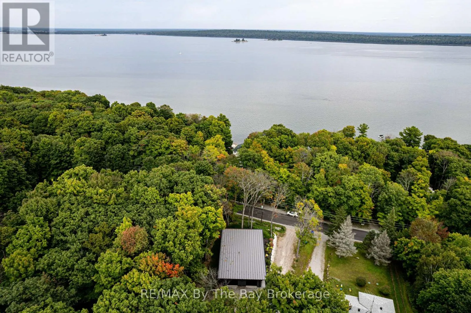 1584 CHAMPLAIN ROAD