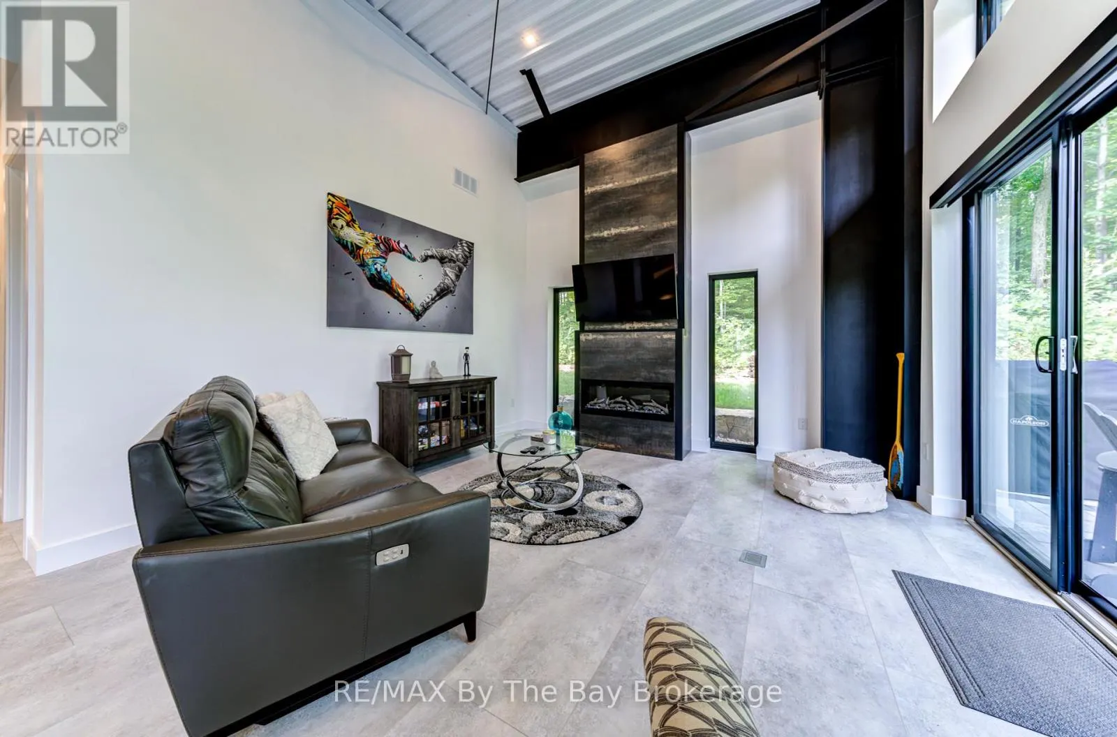 1584 CHAMPLAIN ROAD