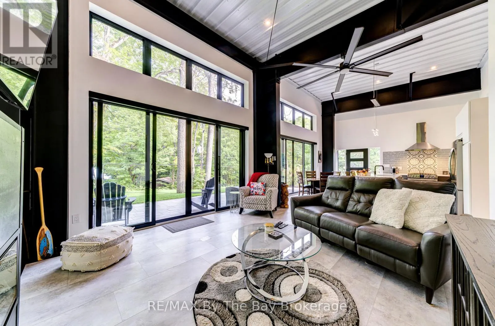 1584 CHAMPLAIN ROAD