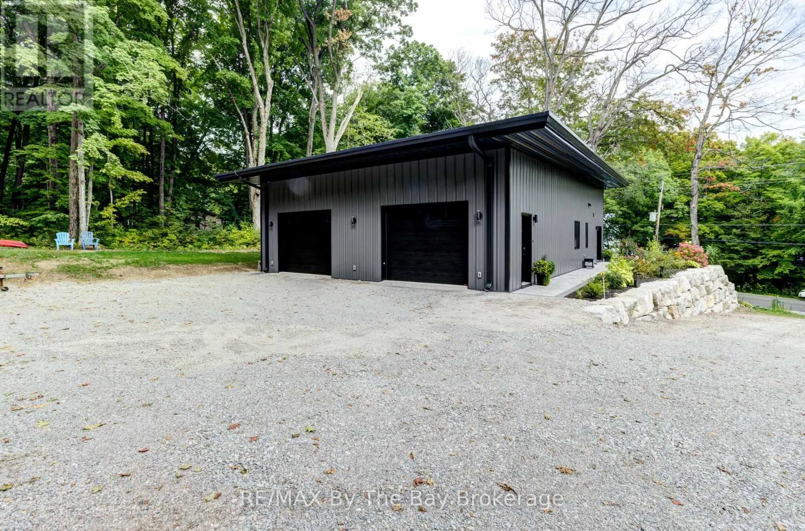 1584 CHAMPLAIN ROAD